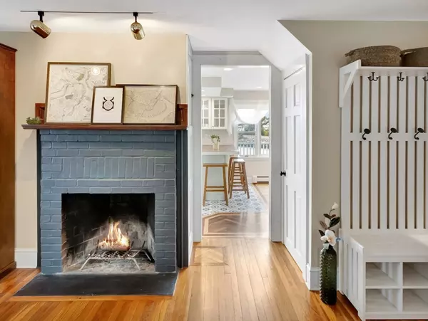 Hull, MA 02045,54 Salisbury St Waterfront