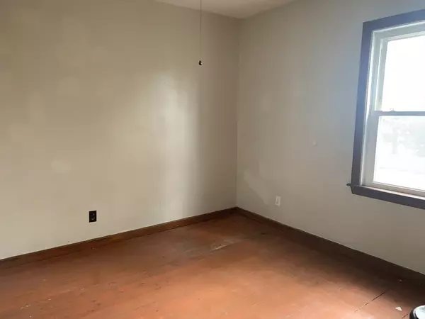 Fall River, MA 02721,347 Lawton St. #2