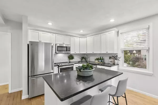 Swampscott, MA 01907,28 Claremont Ter #4