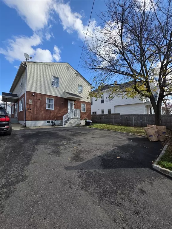 122 Mount Vernon St, Lowell, MA 01854