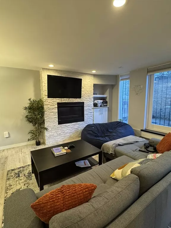 Boston, MA 02118,469 Massachusetts Ave #1