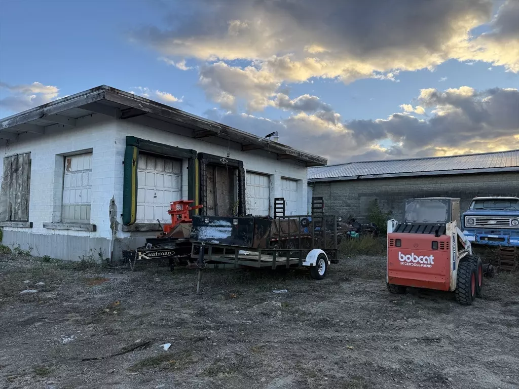 Uxbridge, MA 01569,477 Hartford Ave W