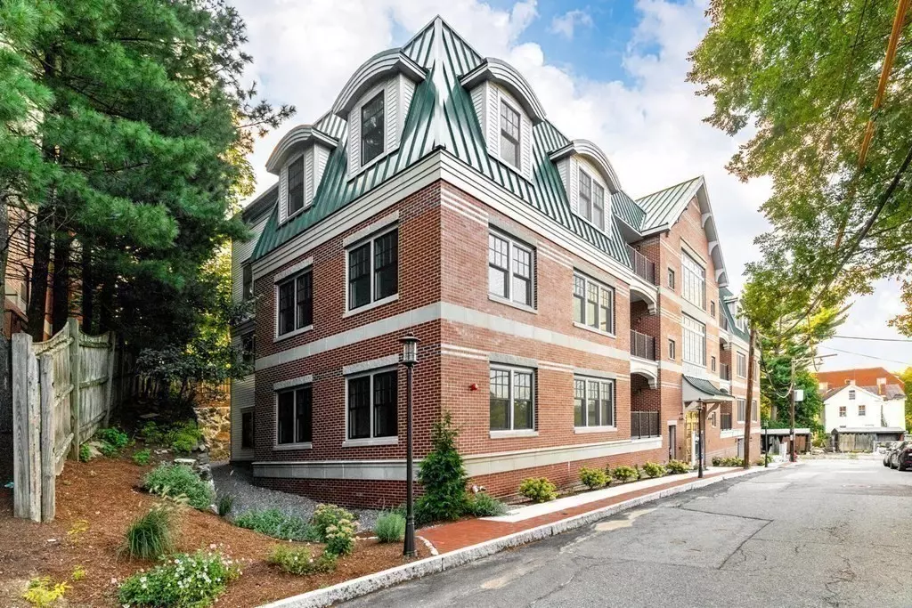 Winchester, MA 01890,36 Elmwood Ave #2