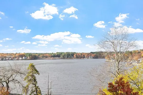 Dracut, MA 01826,32 Walnut