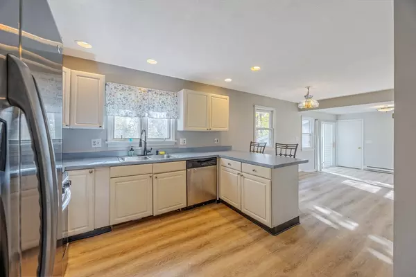 South Hadley, MA 01075,26 Summit St #26