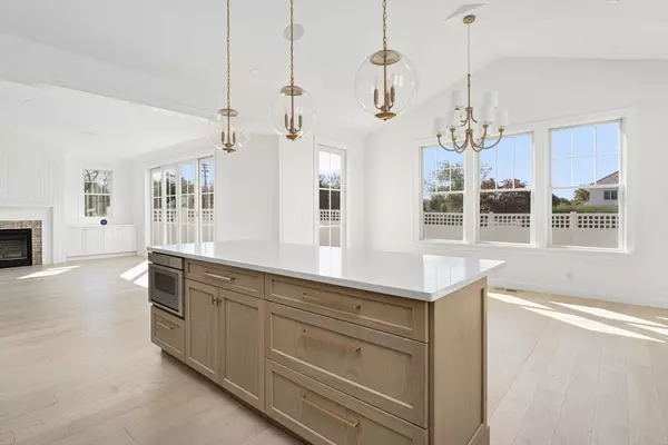 Portsmouth, RI 02871,4 Lookout Lane