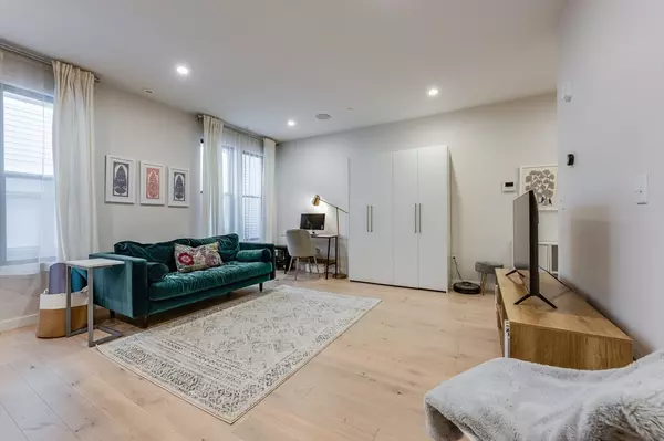 Boston, MA 02127,340 W 2nd St #5