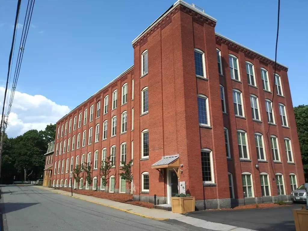 Leominster, MA 01453,45 Summer St #302