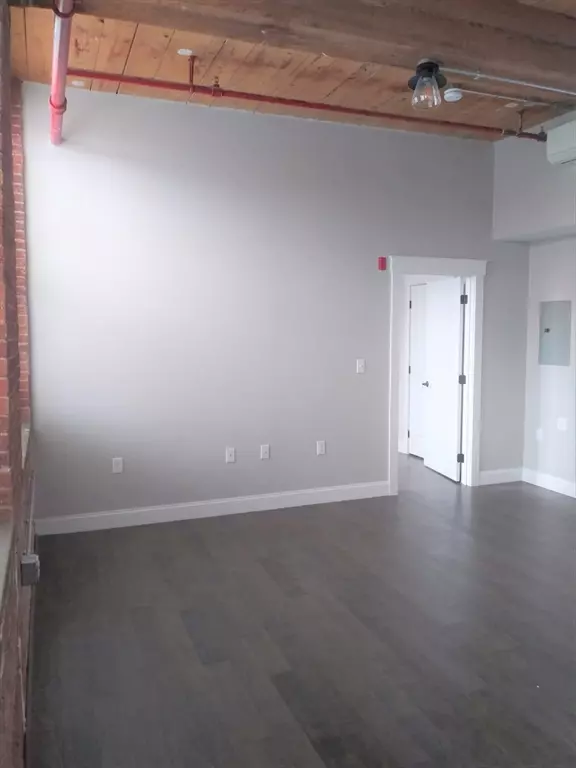 Leominster, MA 01453,45 Summer St #302