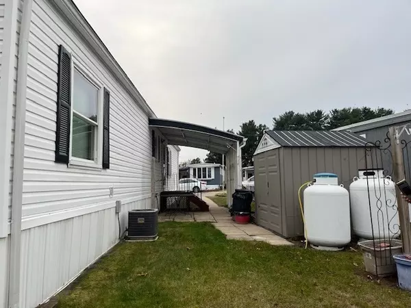 Chicopee, MA 01020,735 Memorial Drive #40