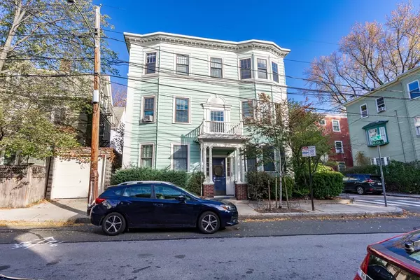 25 Eustis St #1, Cambridge, MA 02140