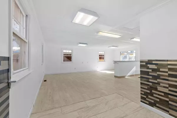 Brockton, MA 02302,616 Centre St