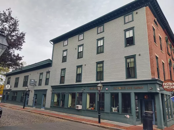 New Bedford, MA 02740,135-37 141 Union Street