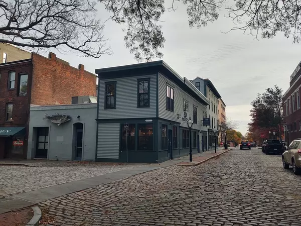 New Bedford, MA 02740,135-37 141 Union Street