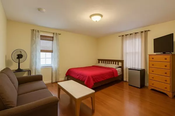 Hudson, MA 01749,9 Summer St #9