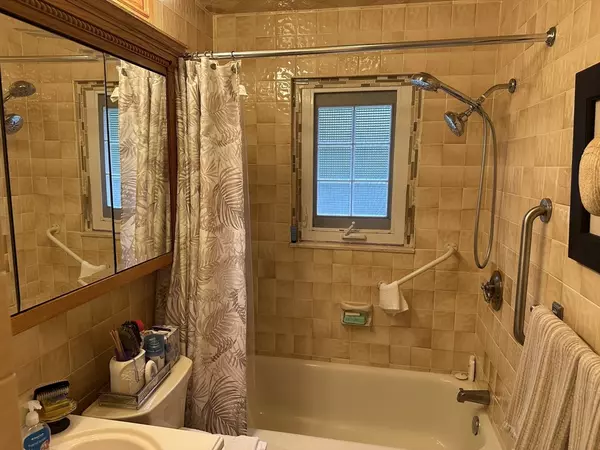 Worcester, MA 01603,20 Wedgewood Rd