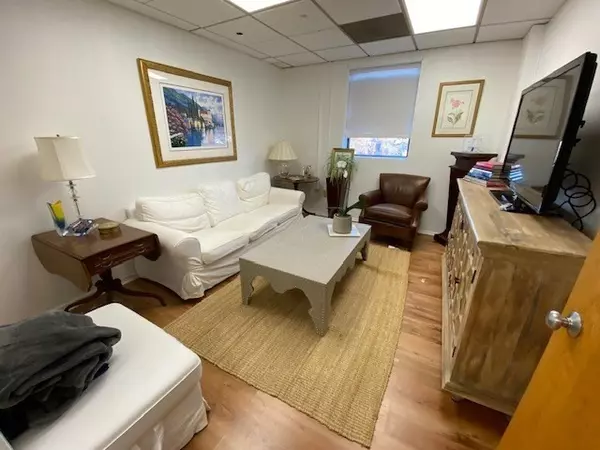 Newton, MA 02460,288 Walnut #4th