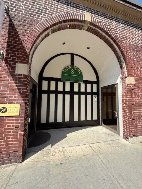 8 Alton Pl #2a, Brookline, MA 02446