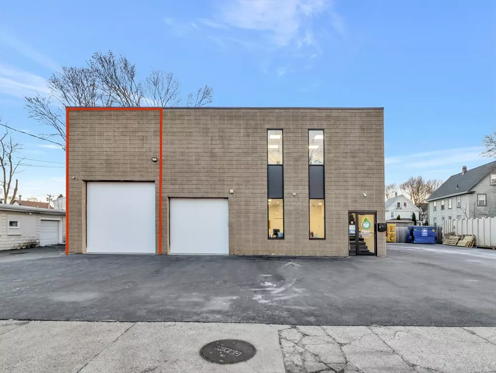 Attleboro, MA 02703,9 Maynard St #2