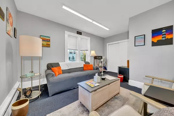 Andover, MA 01810,68 Park St #4