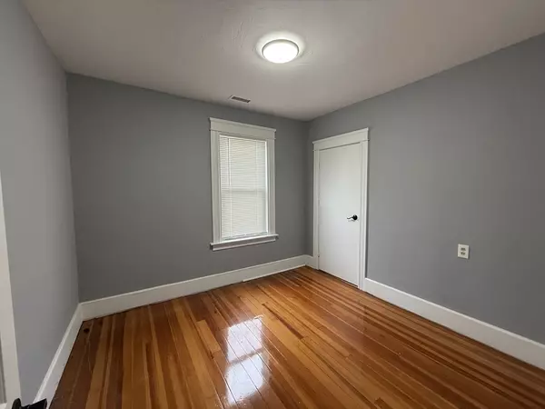 Worcester, MA 01604,143 Pilgrim Ave #1