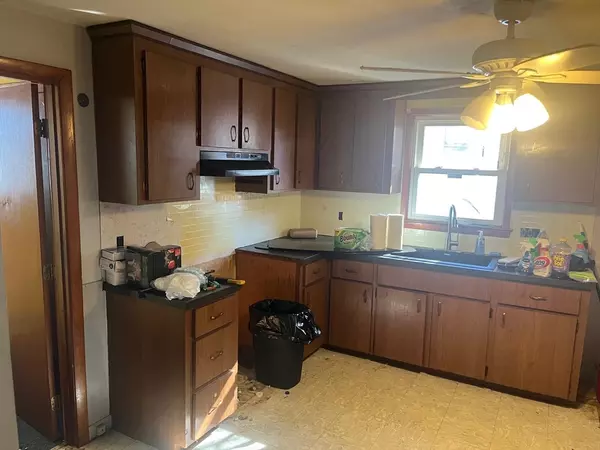 Lawrence, MA 01841,7-B Stevens St