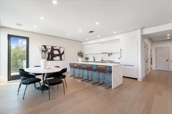 Brookline, MA 02445,57 University Road #PH