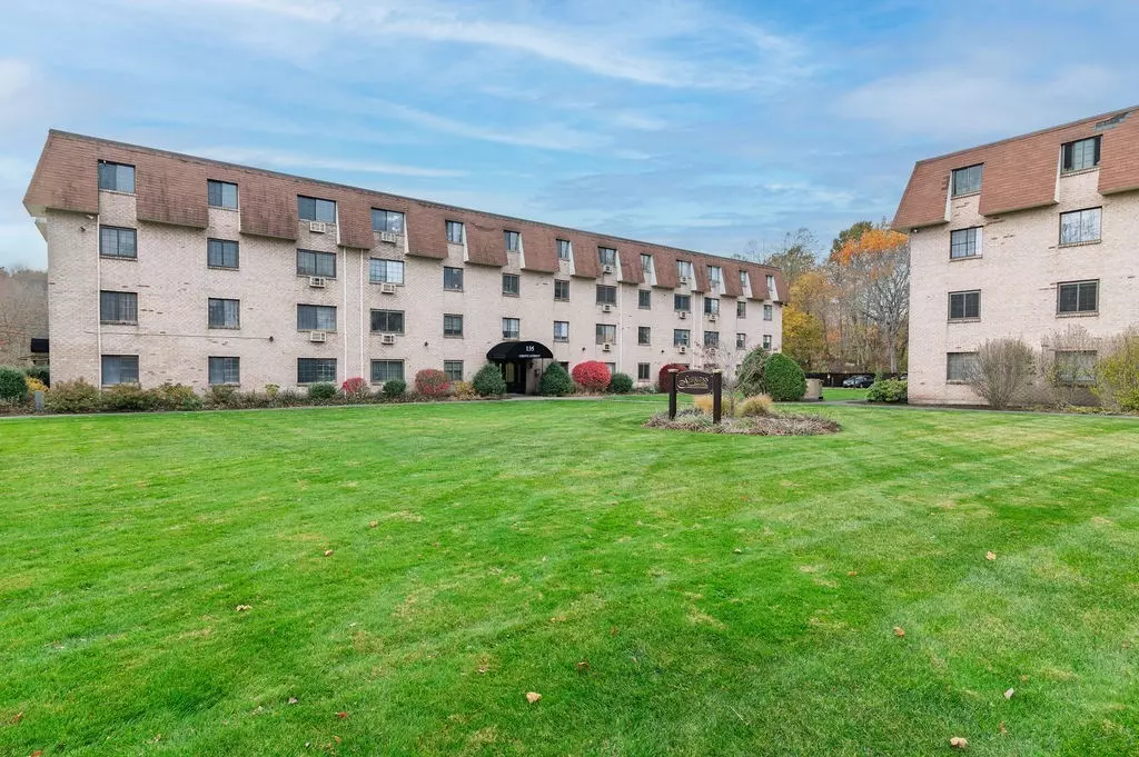 Rockland, MA 02370,135 Grove St #110