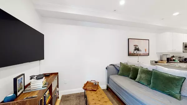 Boston, MA 02116,296 Beacon #5