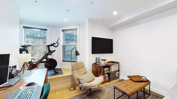 Boston, MA 02116,296 Beacon #5