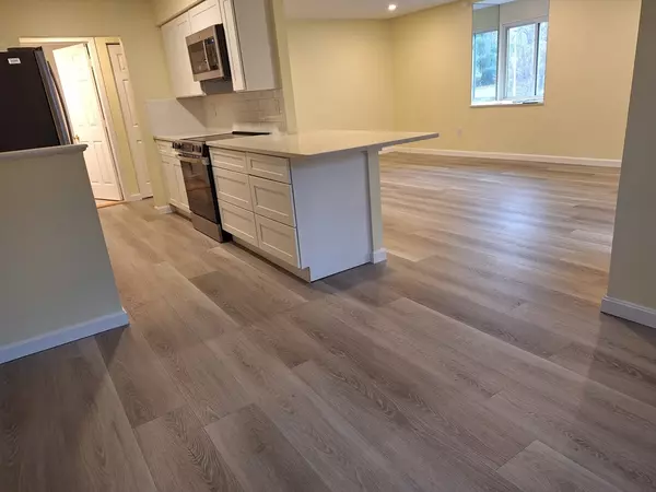 Hingham, MA 02043,10 Beals Cove Rd #C