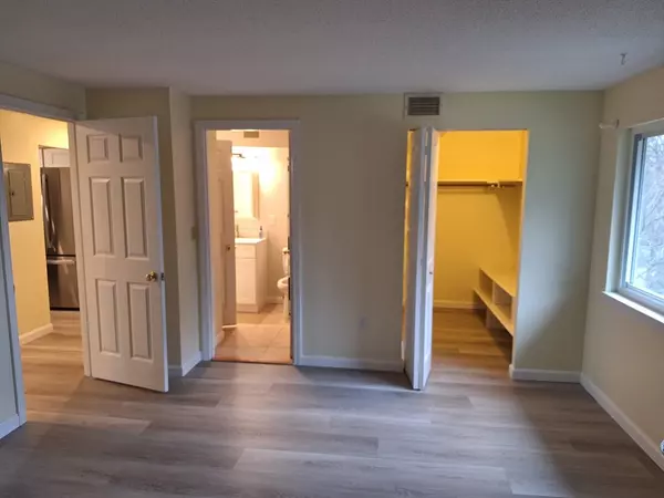 Hingham, MA 02043,10 Beals Cove Rd #C