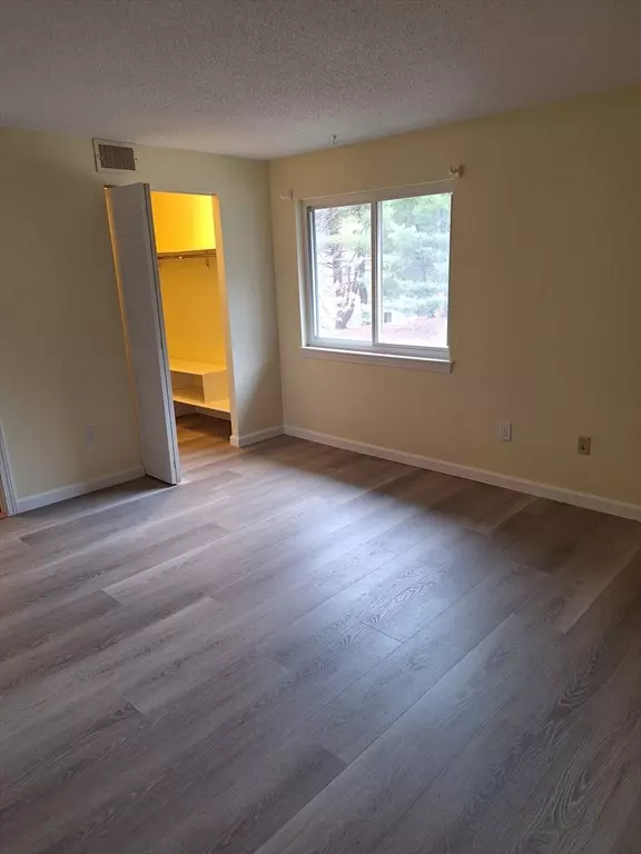 Hingham, MA 02043,10 Beals Cove Rd #C