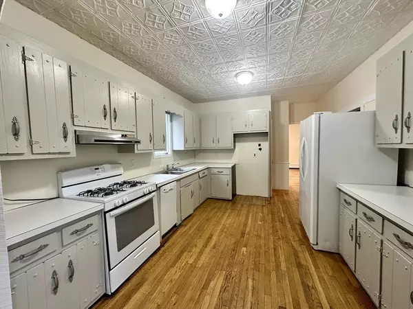 Lowell, MA 01854,354 University Ave #0