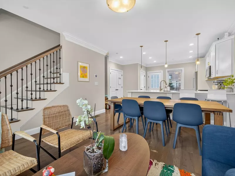 8 Tremont Pl #8, Boston, MA 02135