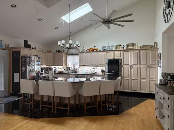 Saugus, MA 01906,21 Heritage Ln