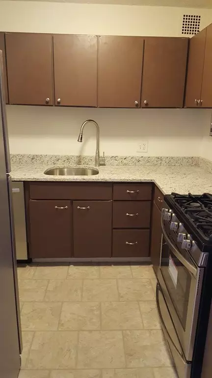 Brookline, MA 02445,33 Pond Avenue #902