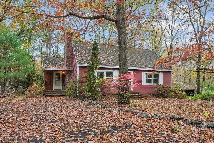 601 Flat Hill Rd, Lunenburg, MA 01462