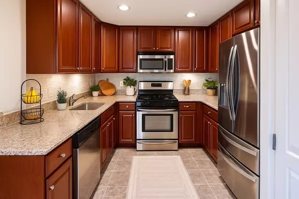 Middleton, MA 01949,38 Village Rd #715