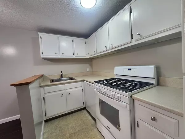 Chelmsford, MA 01863,134 Tyngsboro Rd. #10