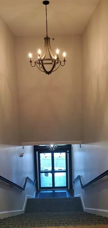 Peabody, MA 01960,1 Main St #208