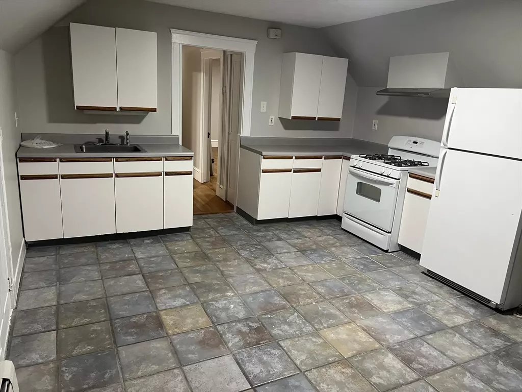 Medford, MA 02155,21 Carney Street #3