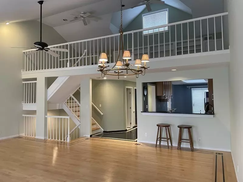 69 Algonquin Rd #69, Newton, MA 02467