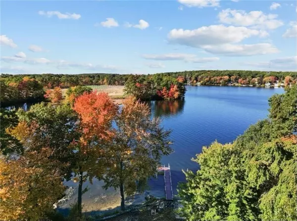 Johnston, RI 02919,63 Shore Drive