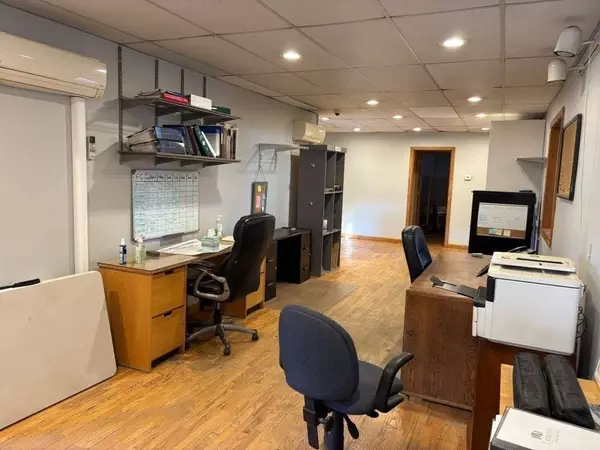 Norwood, MA 02062,850 Pleasant St #2