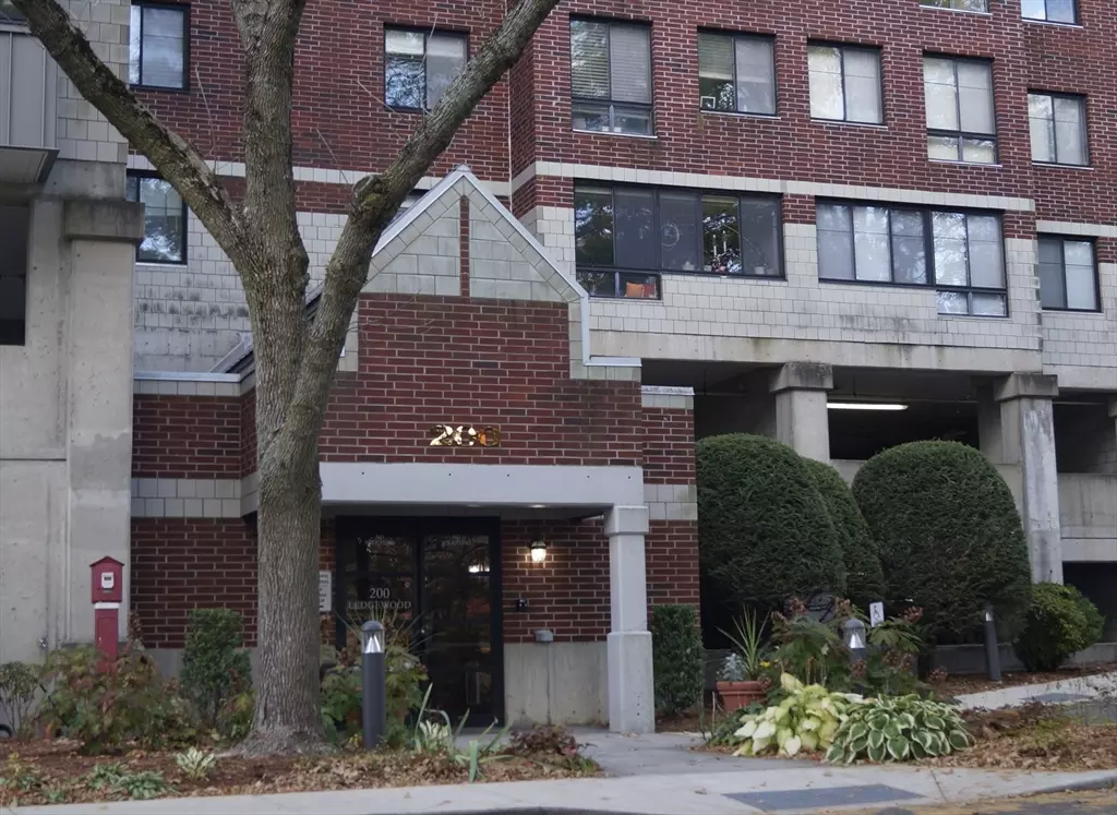 Stoneham, MA 02180,200 Ledgewood #205