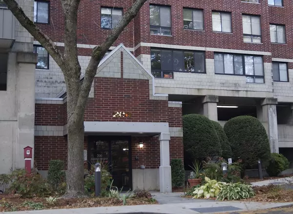 200 Ledgewood #205, Stoneham, MA 02180