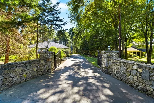 Smithfield, RI 02917,9 Ridge Rd