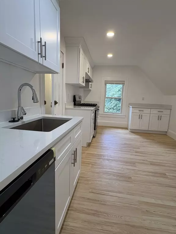 Somerville, MA 02143,9-11 Knapp St #3