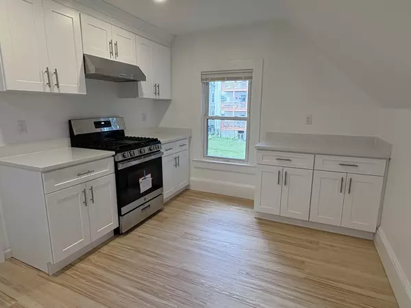 Somerville, MA 02143,9-11 Knapp St #3